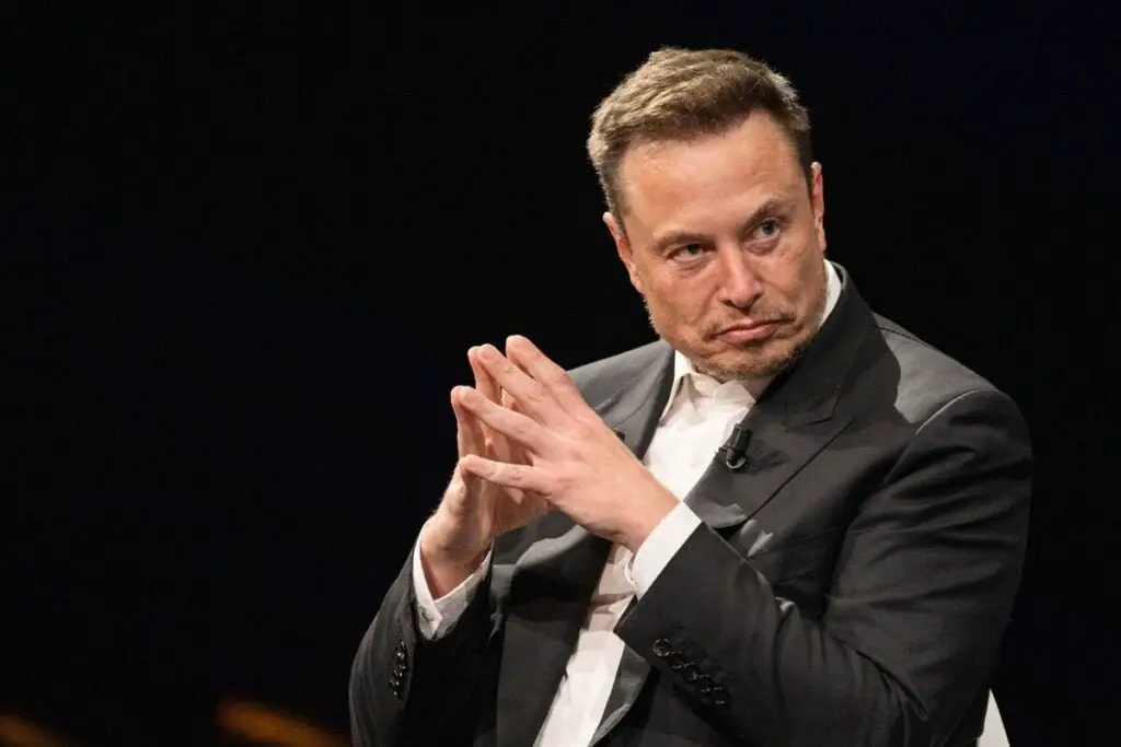 Elon Musk's Apology and Platform Defense Amidst Advertiser Exodus