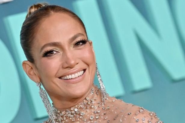 Jennifer Lopez Uncomfortable Encounter: Body Language Reveals Discomfort with Paparazzi