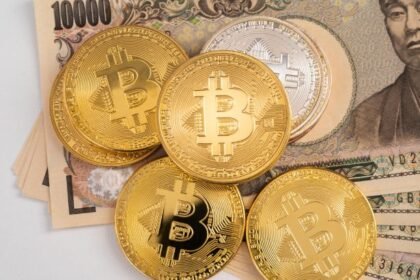 Yen Strengthens as Bitcoin Hits New All-Time High